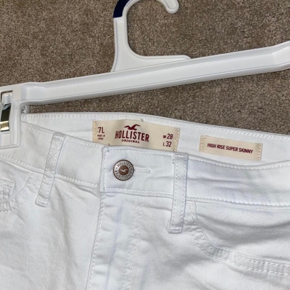 NWOT Hollister white high rise super skinny ripped jeans - size 7 / 28” - Picture 4 of 5